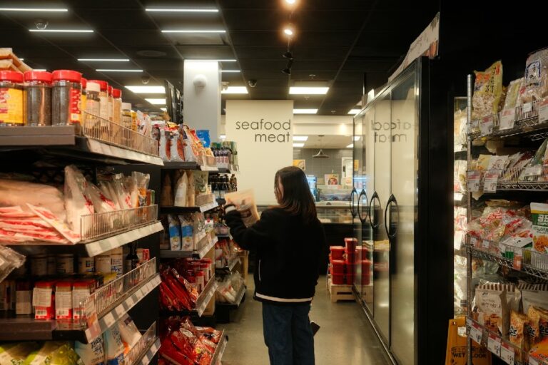Казахстанцам приходится отказываться от привычной еды из-за высоких цен