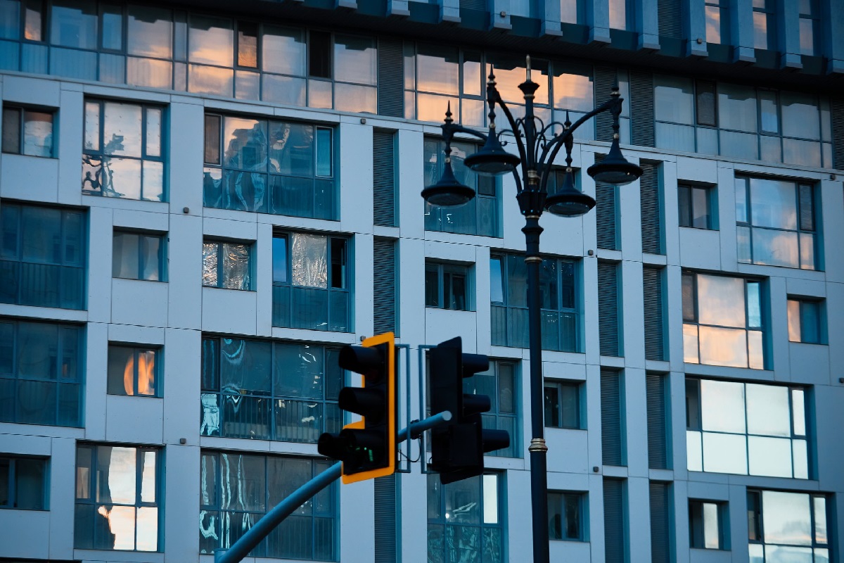 Казахстанцы сравнили цены на аренду жилья в Алматы и Астане