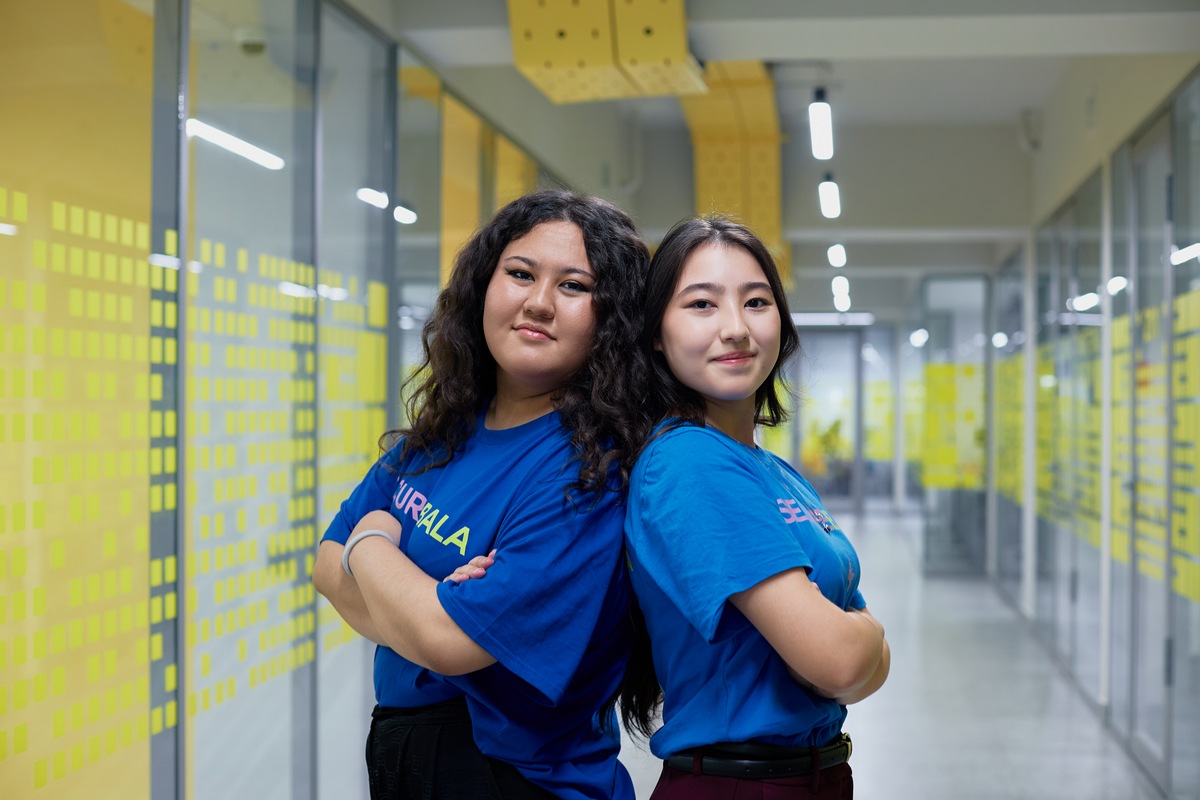 Студентки из Казахстана придумали приложение для безопасности детей