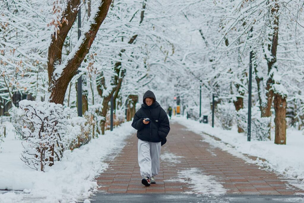 девушка Алматы снег зима телефон