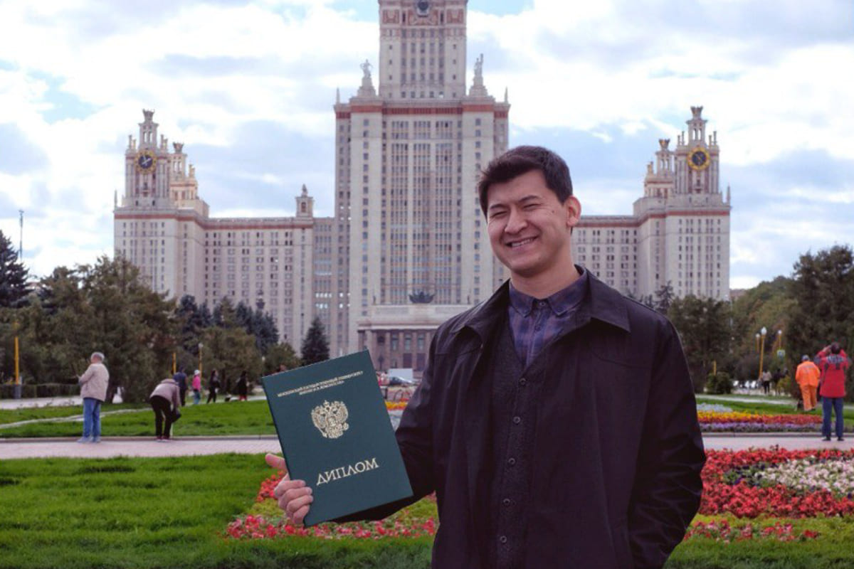 Амир Давлетов