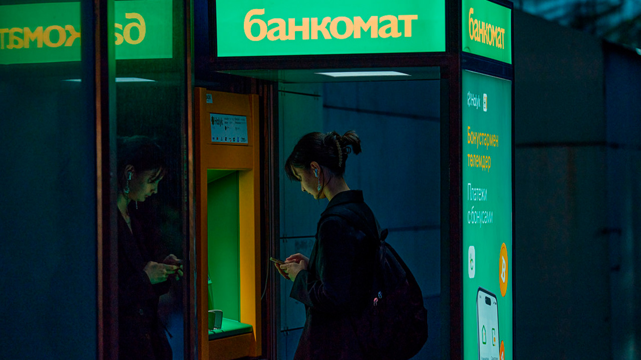 Вот зачем записи с лицами казахстанцев в банкоматах будут хранить полгода