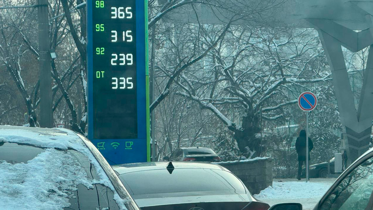 Премиальный бензин продолжает прибавлять по 2-3 тенге на АЗС