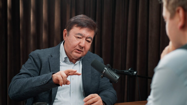 Экономист призвал казахстанцев не покупать машины