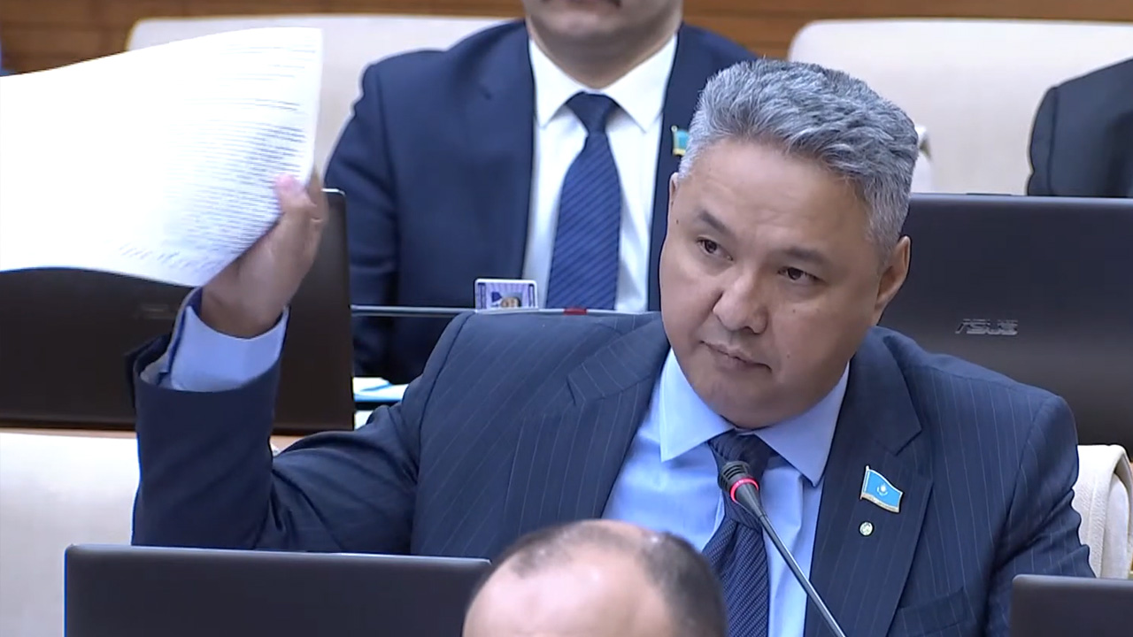 Азат Перуашев объяснил, почему голосовал против нового Налогового кодекса