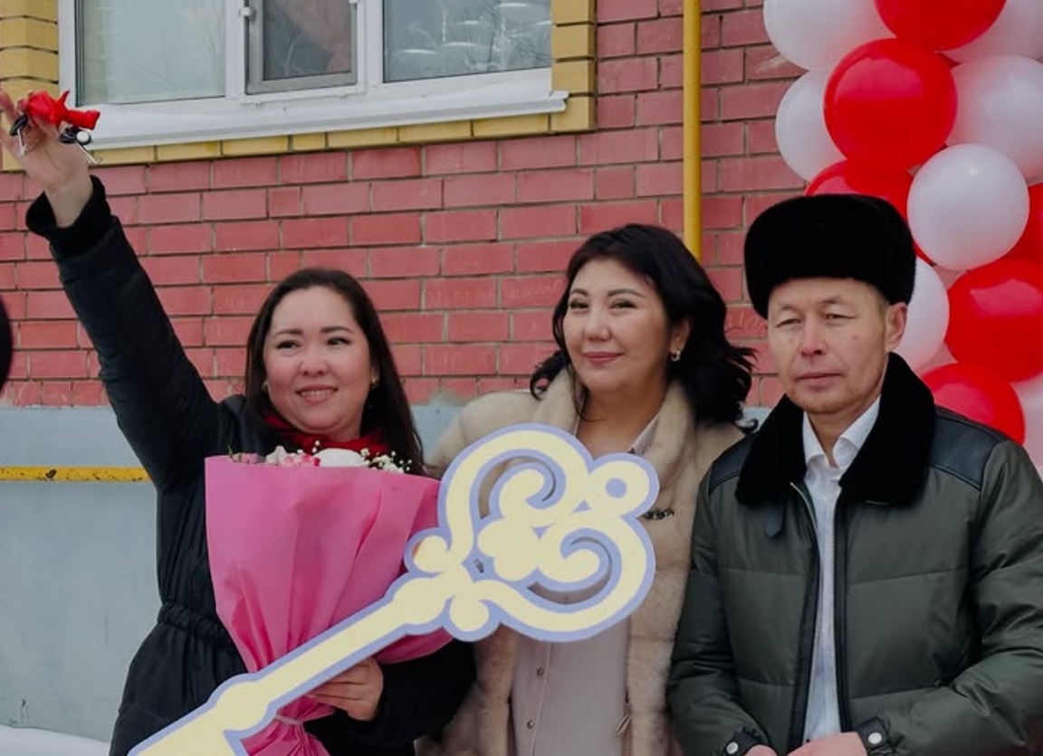 Сотрудница получила квартиру от начальницы в месяц Рамадан в Уральске