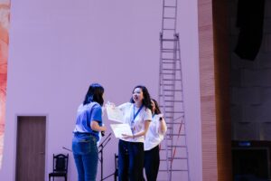 Казахстанские школьницы разработали мобильное приложение, которое облегчает жизнь незрячим людям