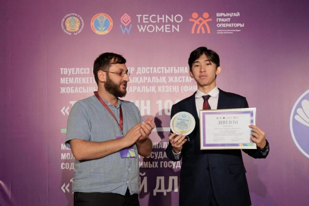 Казахстанский школьник придумал приложение, которое облегчает учебу