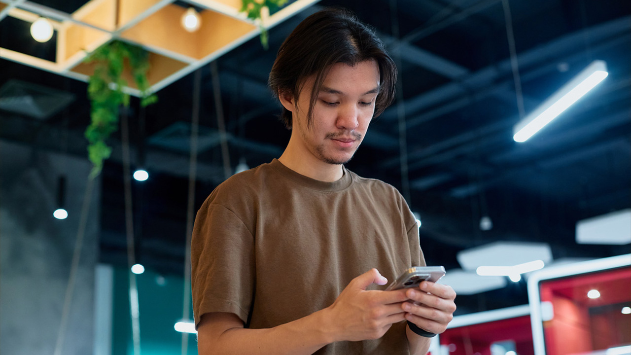 Сколько потеряли казахстанцы, которые поверили в девальвацию тенге