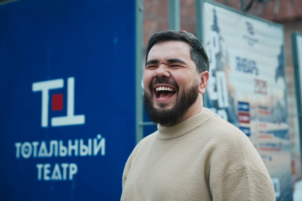 «Делал ивенты самым богатым бизнесменам и никогда ничего не попросил». Как Антон Зайцев построил Тотальный театр