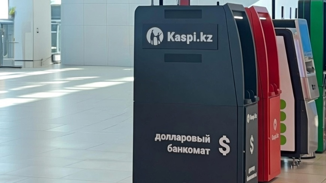 Kaspi.kz обратился к казахстанцам, которые хранят доллары дома