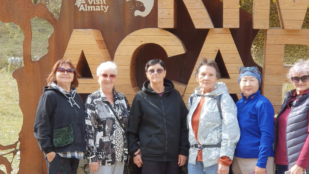 Как бесплатно и на целый год скрасить досуг родителей-пенсионеров в Алматы