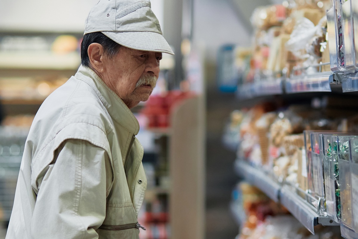 Казахстанцы копят, а денег на пенсионном счету становится меньше. В ЕНПФ объяснили, куда они деваются