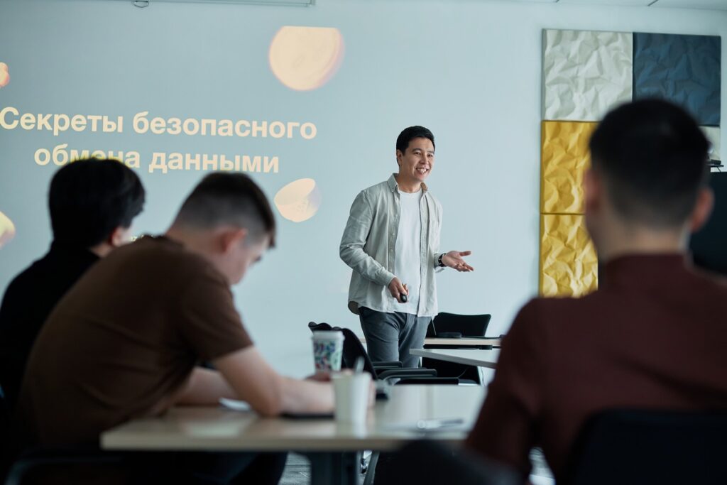 От кампуса к реальному кейсу: как Beeline и EY ищут будущих риск-аналитиков в алматинских вузах