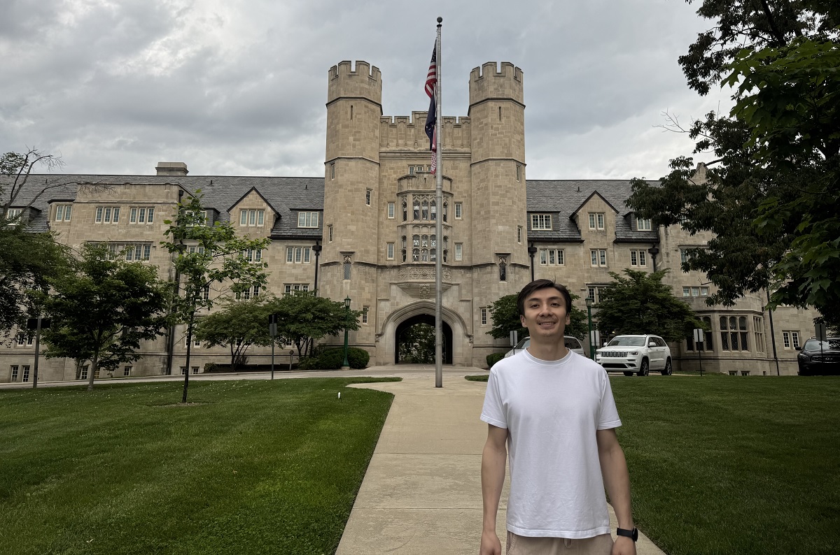 Айдос Хамитов, контрабасист