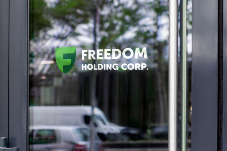 Freedom Broker разрешил инвесторам заводить деньги через криптовалюту