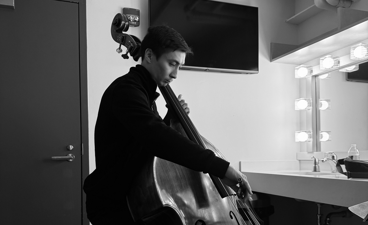 Айдос Хамитов, контрабасист