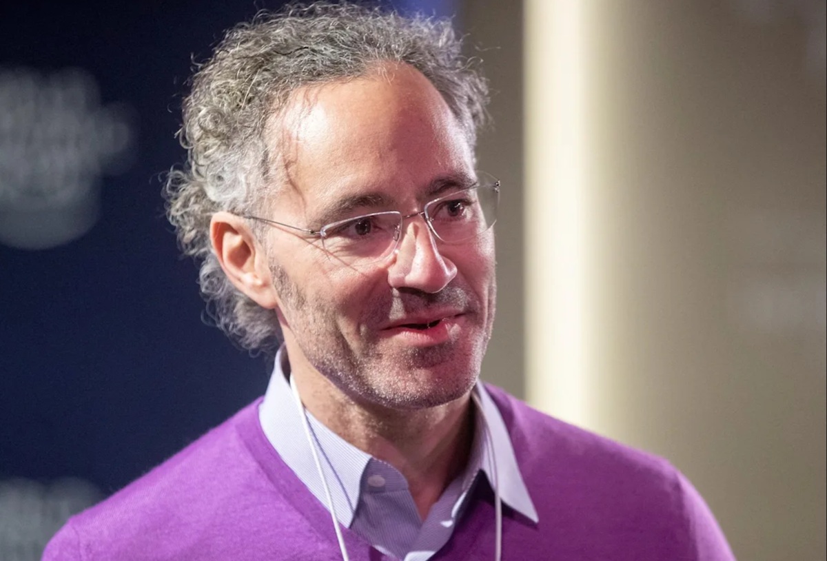 Изучал общество и государство, а затем построил компанию с оценкой больше $300 млрд