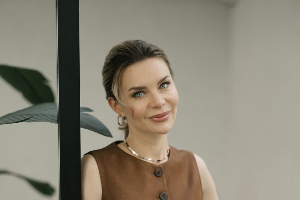 «Турлов появился — и это было сигналом». Эксперт объяснила, почему одни CEO выигрывают от публичности, а другие теряют на ней