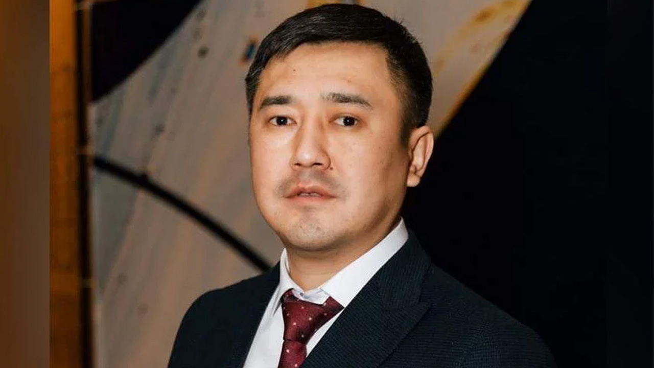 Известный нефтяной эксперт сказал, что будет нефтью и ценами на бензин в Казахстане