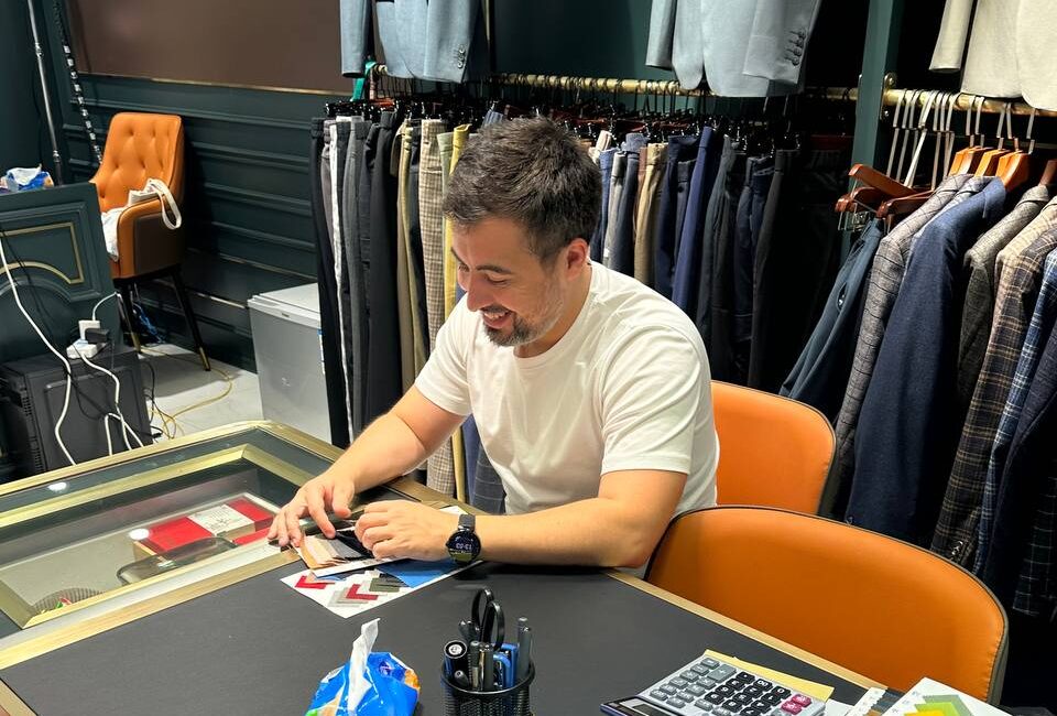 Бывший госслужащий из Шымкента построил успешный бизнес на мужской одежде