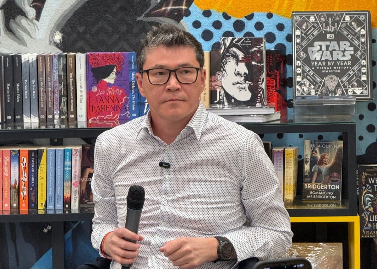 Казахстанец сменил ИТ на писательство и теперь зарабатывает миллионы тенге