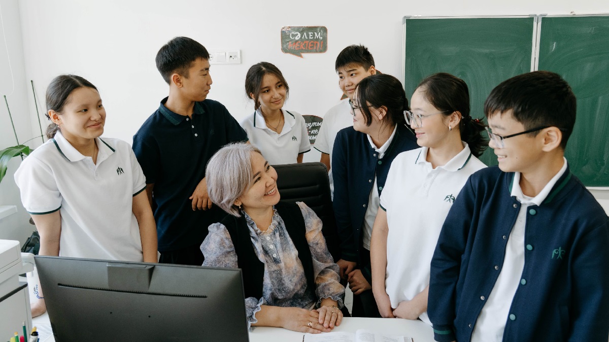 Казахстан обогнал полмира: здесь учителя первыми получат ChatGPT Edu от OpenAI