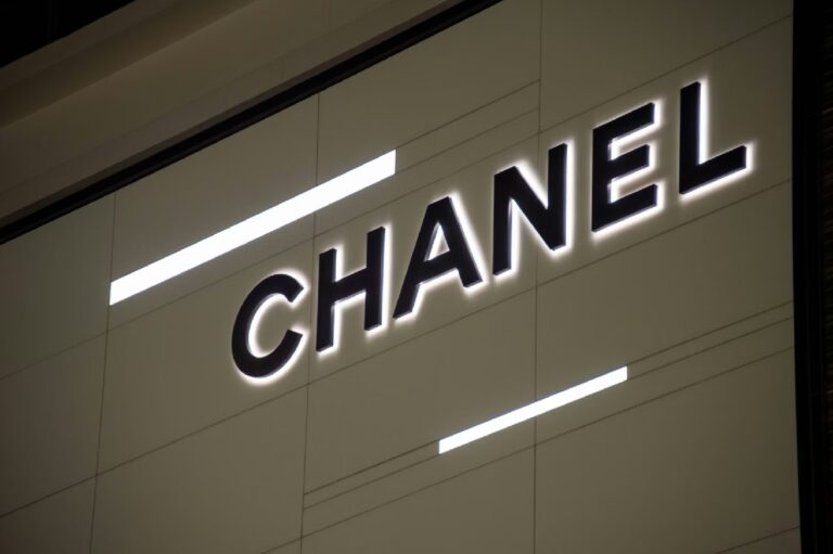 Люкс или нет? Как пост стилиста в Threads вскрыл правду о сервисе Chanel, LV и Hermès