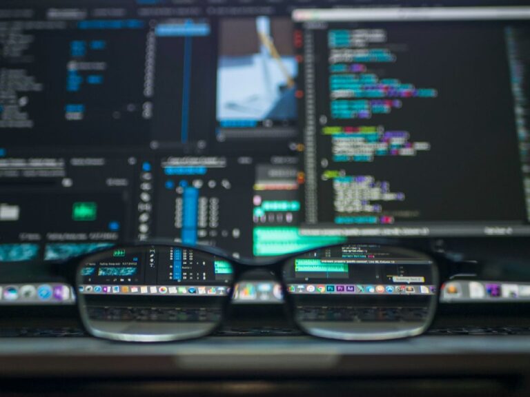 Казахстанских учителей бесплатно обучат защите от хакеров и мошенников