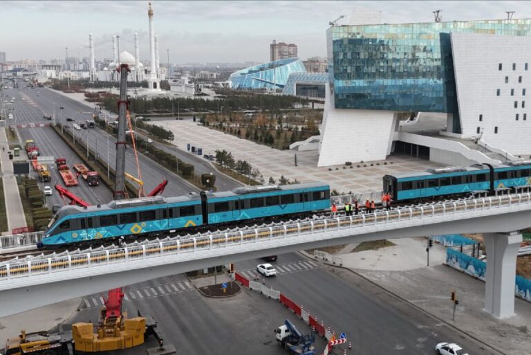 Кто будет ездить бесплатно на LRT в Астане: полный список льготников и условия получения карты