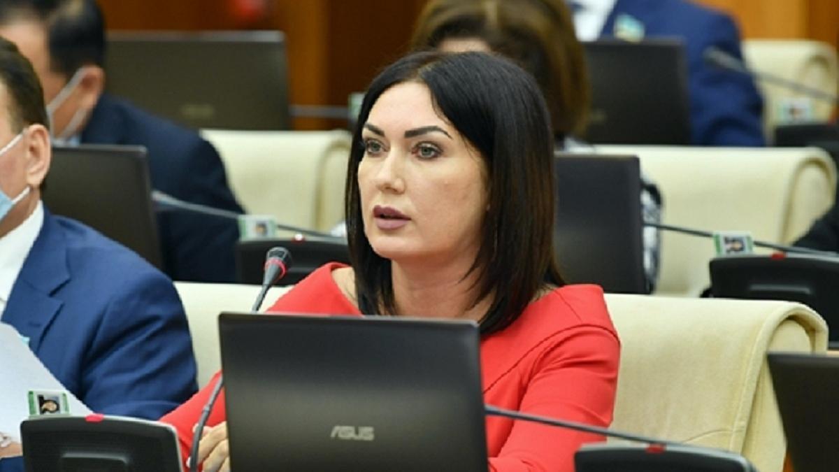 Учителя в Казахстане тратят по полтора часа в день на Kundelik вместо учебы — депутат