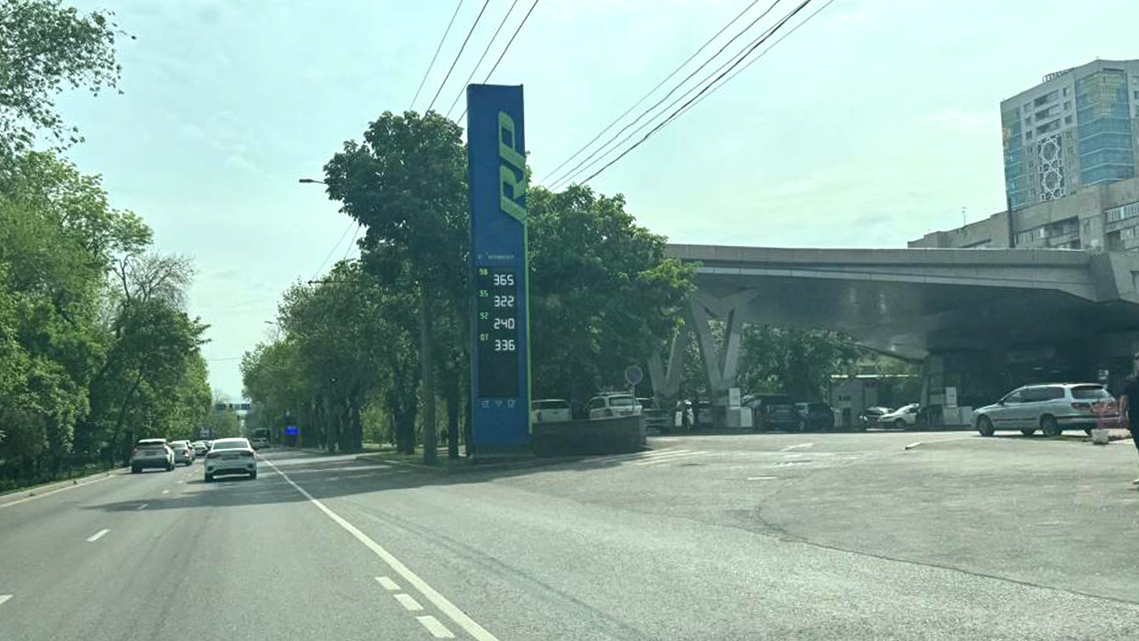 Бензин подорожал: cколько теперь стоит заправить полный бак в Алматы