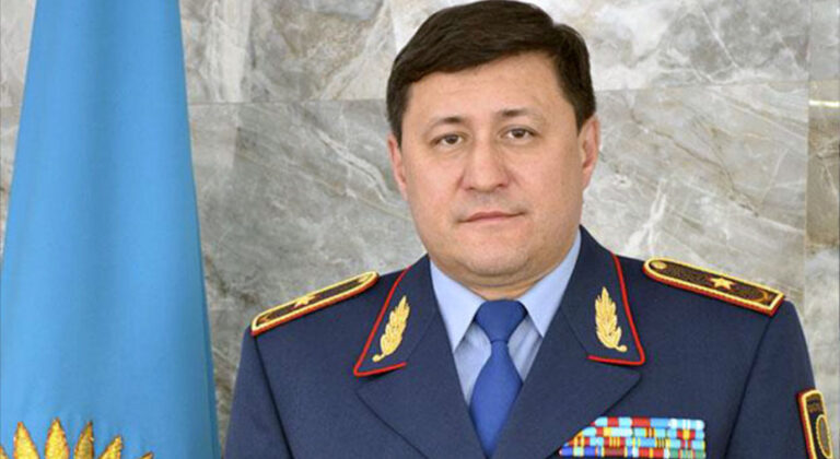 В МВД официально сказали, как пользоваться телефоном в машине, чтобы не выписали штраф