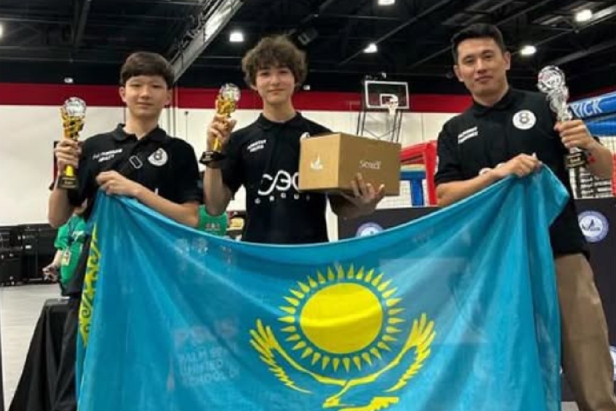 Школьник из Астаны стал лучшим пилотом на чемпионате по дрон-футболу в США