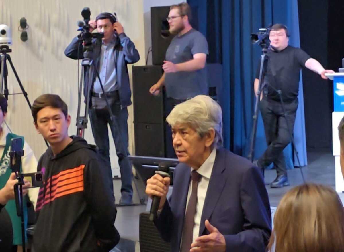 Мэлс Елеусизов