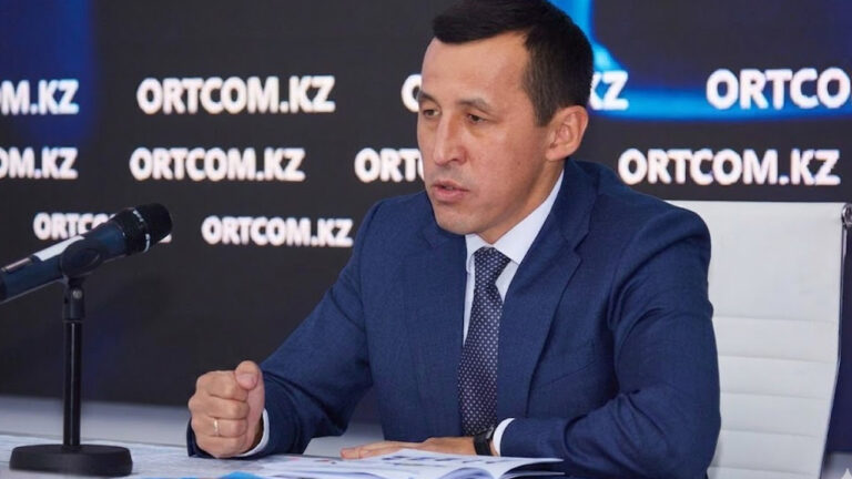 Минфин объяснил, зачем налоговая начала отслеживать перемещения казахстанцев
