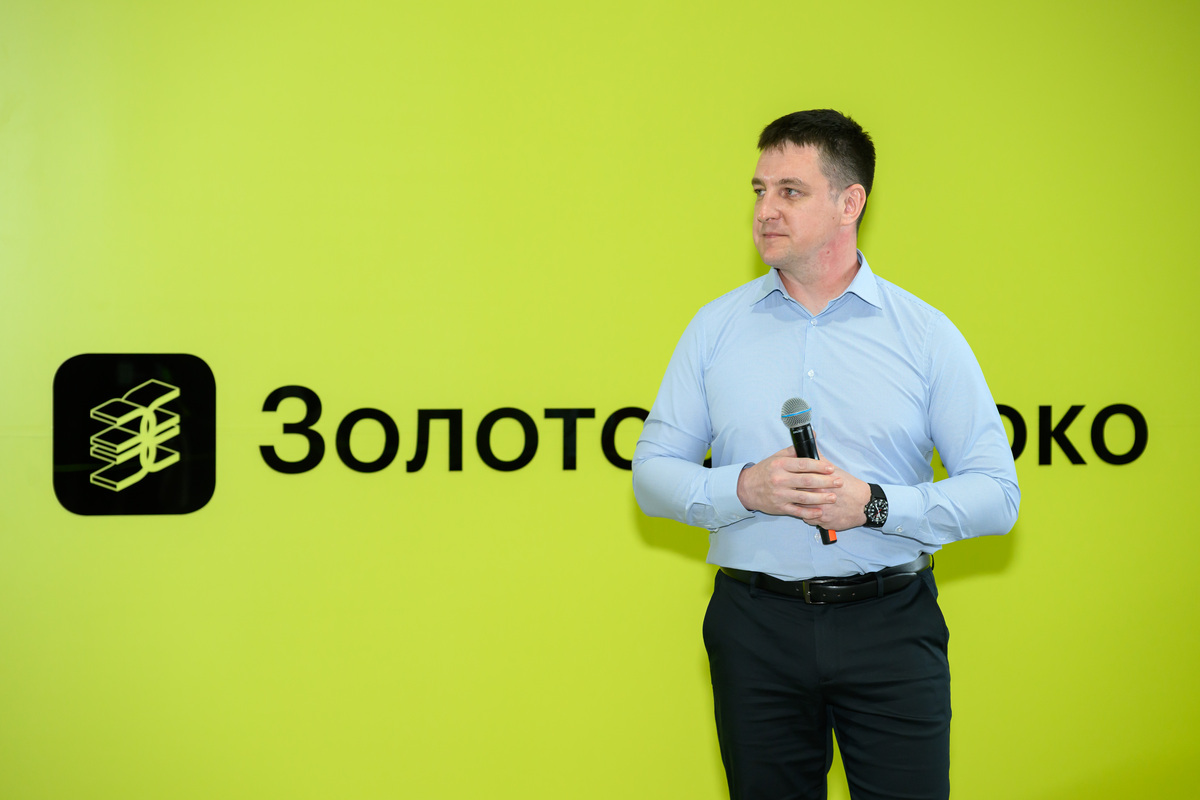 директор по логистике «Золотого Яблока» Андрей Голомидов.