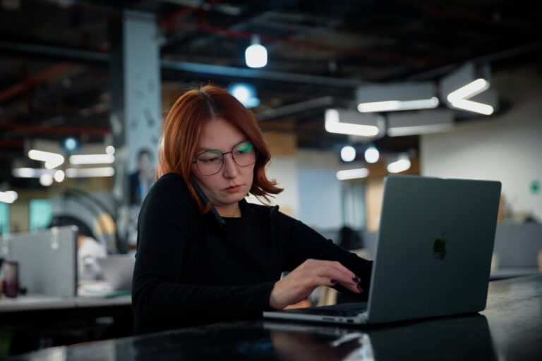 Копят на увольнение: работники начали откладывать миллионы тенге на случай выгорания