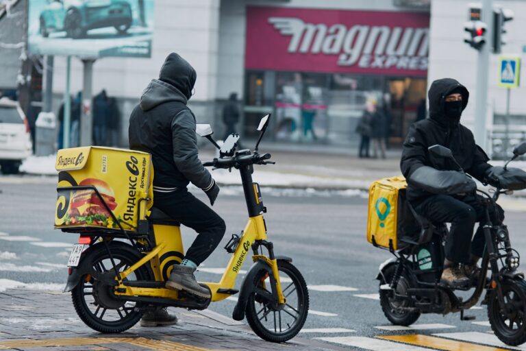Кому казахстанцы платят миллиарды за доставку еды