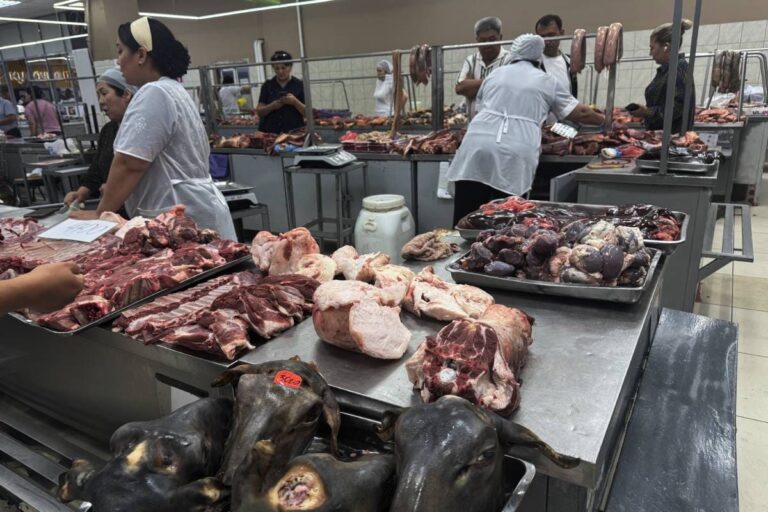 Алматинцы рассказали, где покупают дешевое мясо: цены начинаются от 3,5 тысяч тенге