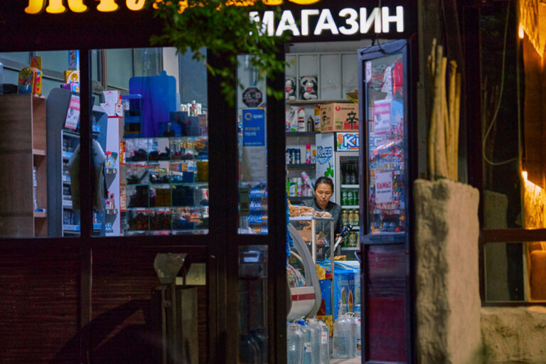 За это магазины в Казахстане могут получить штраф: что должно висеть на видном месте