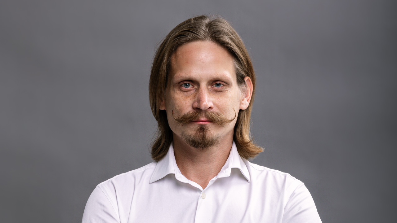 Компании больше не могут просто купить айтишников деньгами. Что происходит на рынке