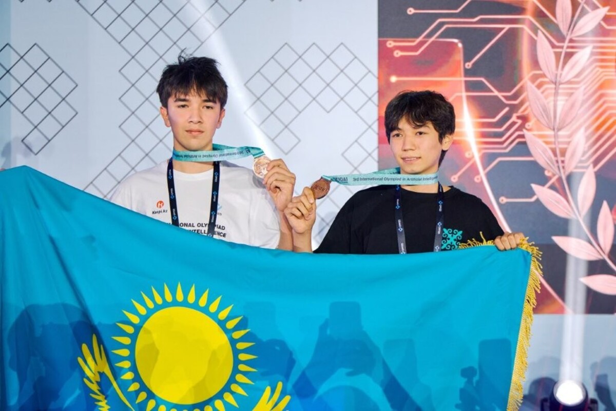 Улугбек Османов и Жанибек Касымхан, бронзовые призеры IOAI 2026