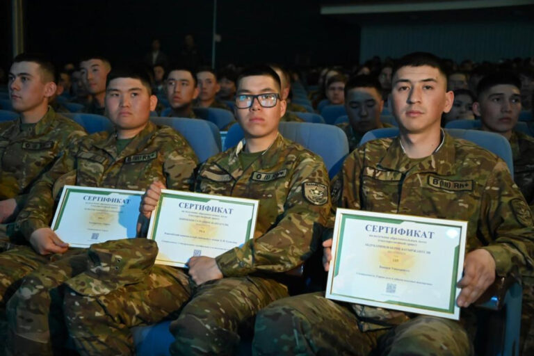 Срочная служба в Казахстане теперь может подарить бесплатное ИТ-образование