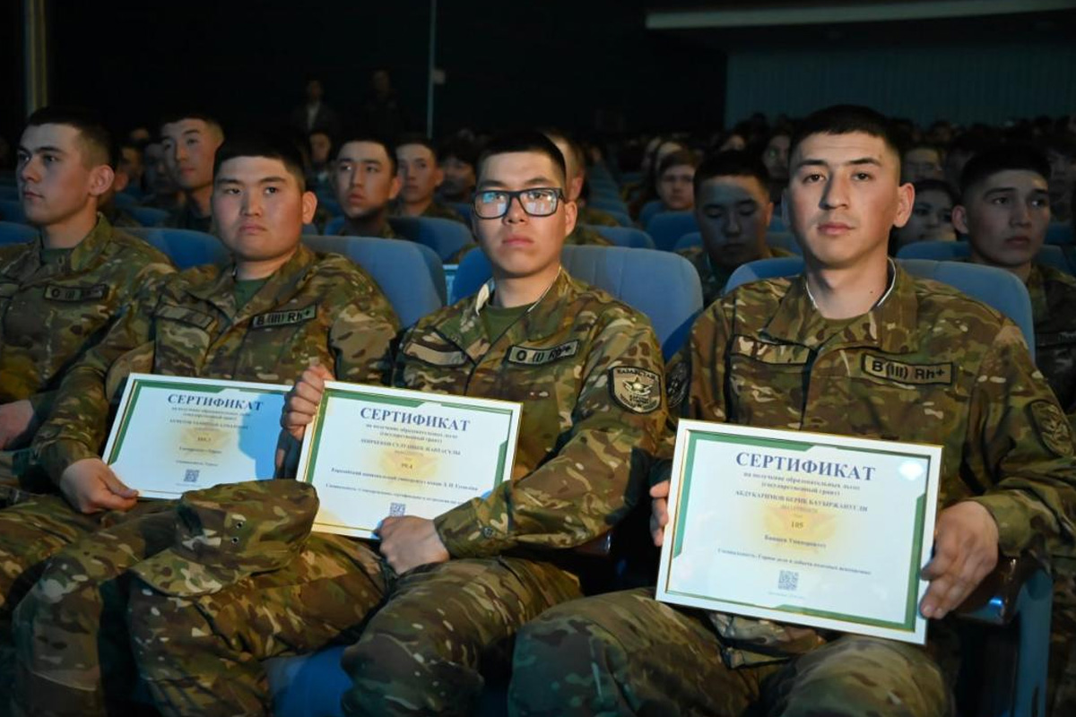 Срочная служба в Казахстане теперь может подарить бесплатное ИТ-образование