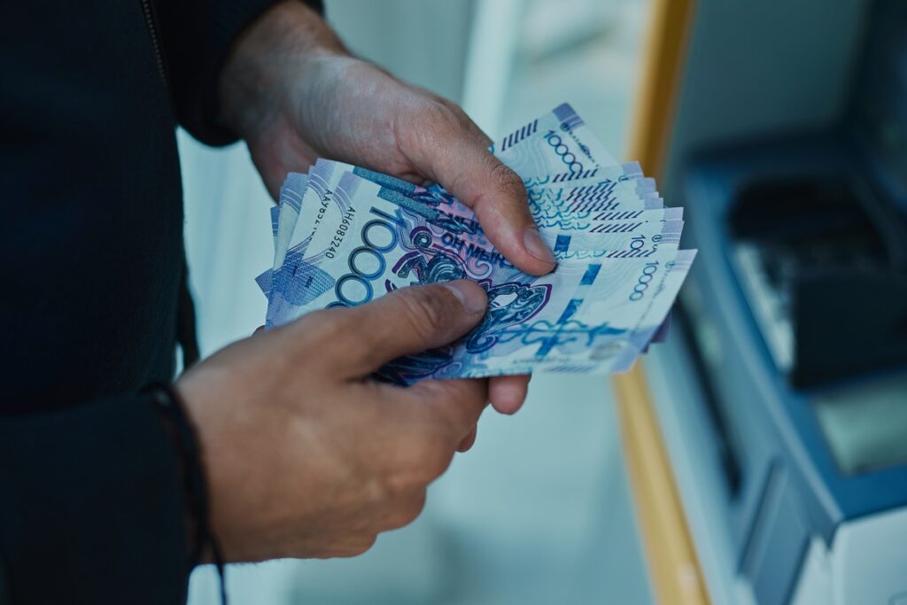 Казахстанцы могут открыть завод и получить до 200 млн тенге на бизнес: что нужно сделать