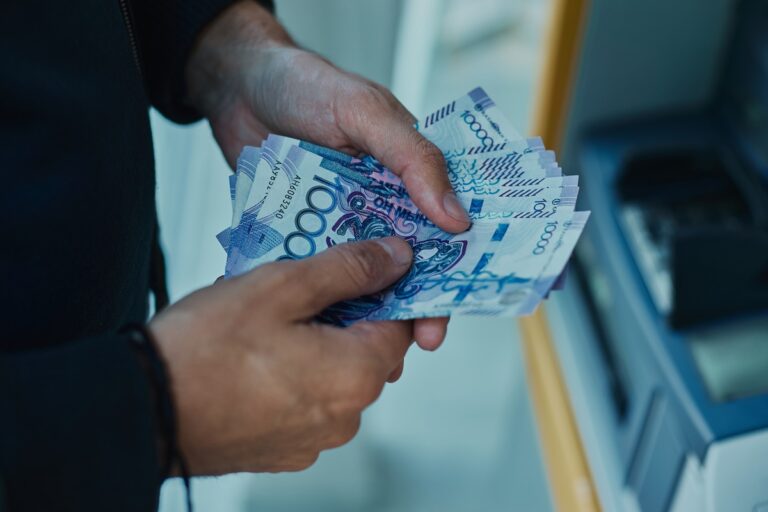 Казахстанцы могут открыть завод и получить до 200 млн тенге на бизнес: что нужно сделать