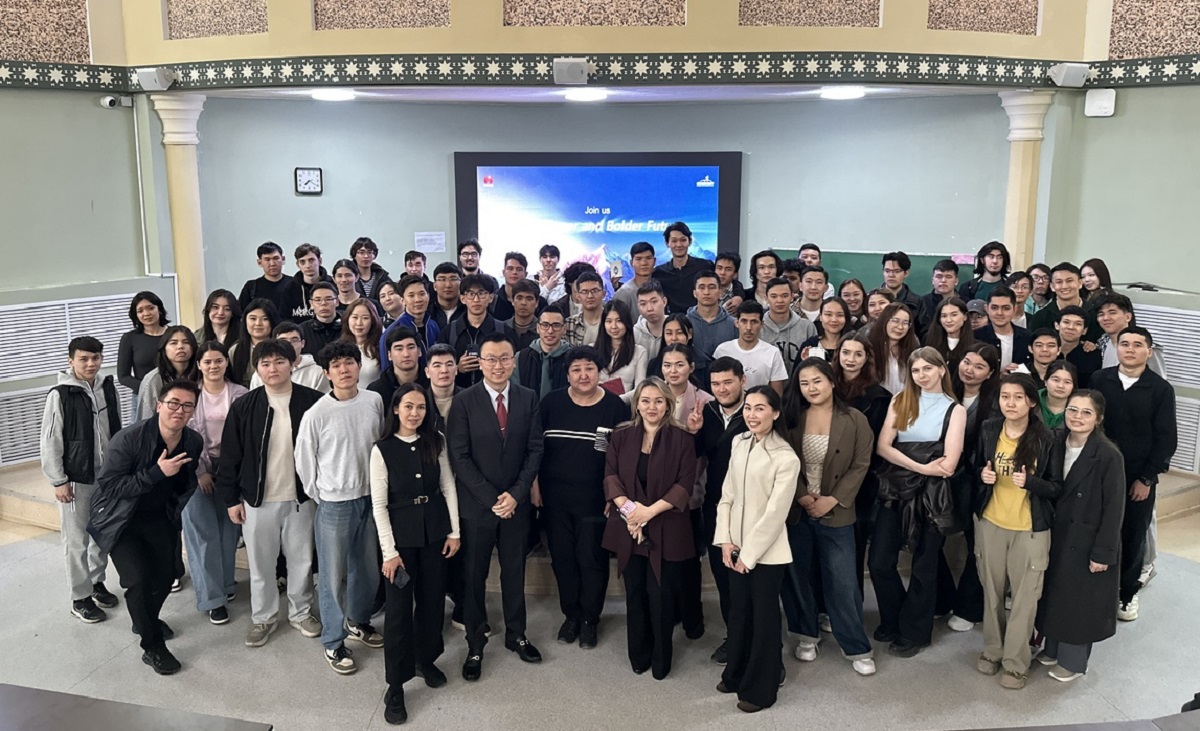 Что дает казахстанцам стажировка в Huawei