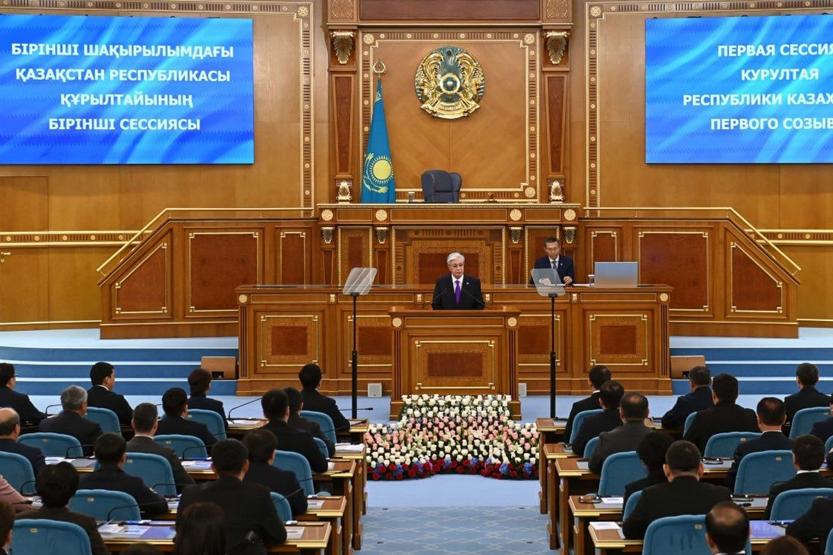 Глава государства открыл первую сессию Курултая
