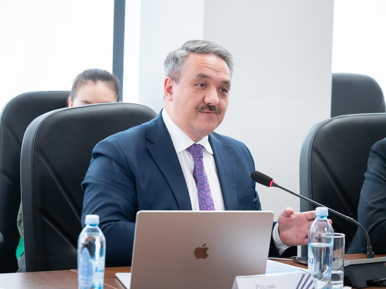 Рубль больше не тянет тенге вниз? Экономист объяснил расхождение валют
